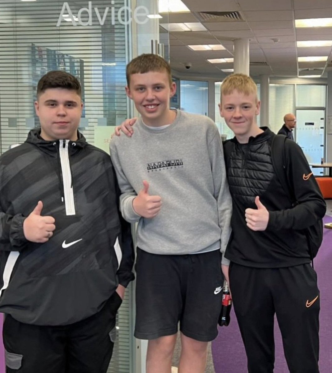 SLCek's tweet photo. Our students are all back on campus this year and they certainly seem to be enjoying it 🥳😍

#StartingSLC 

#FreshersWeek https://t.co/1uKOXwB2ci