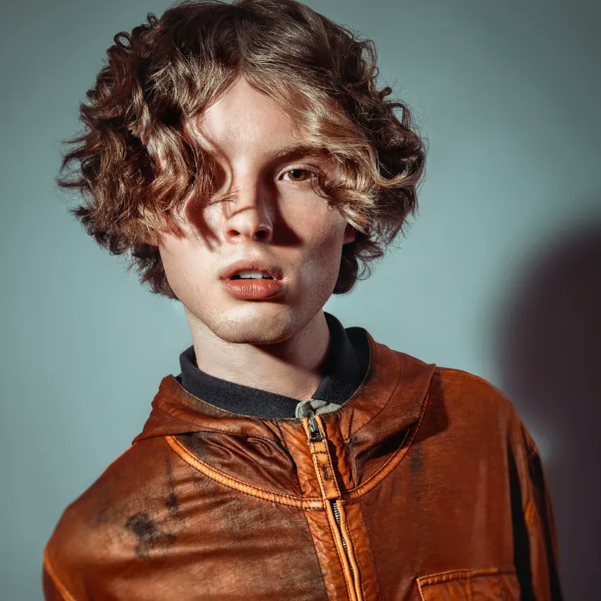 Warpaint_Mag's tweet photo. We speak to hair artist Jason Hall about his 90s inspired North Country Boy collection. 
https://t.co/XnGi6RXVfI 

#warpaint_mag #warpaintextra #hair #jasonhall #hairartist #hairartistry #northcountryboy
 #beautylover
 #timburgess #90shair #90sinfluences #90sMusic https://t.co/P8F6pMTCkz
