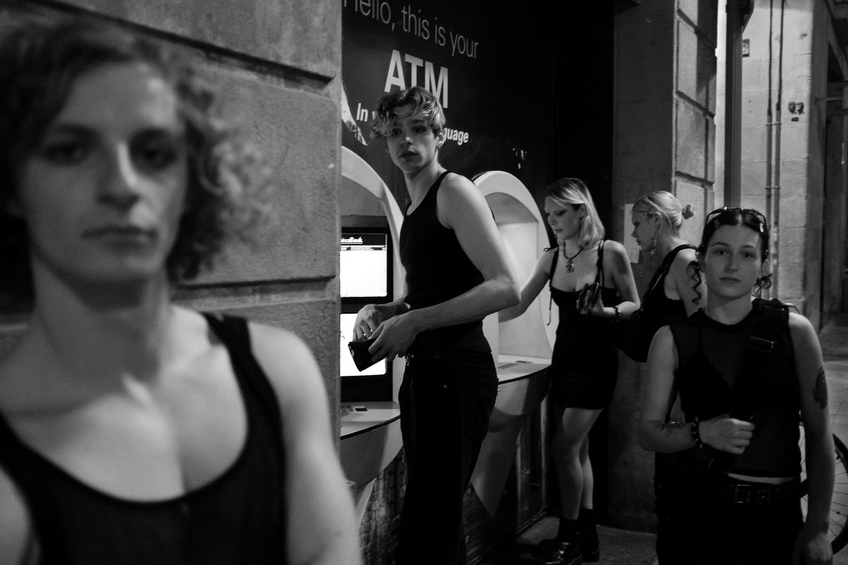 Taken during the #24hourproject, at around 2:30am in the Gothic Quarter of Barcelona. 

#streetphotographaphy