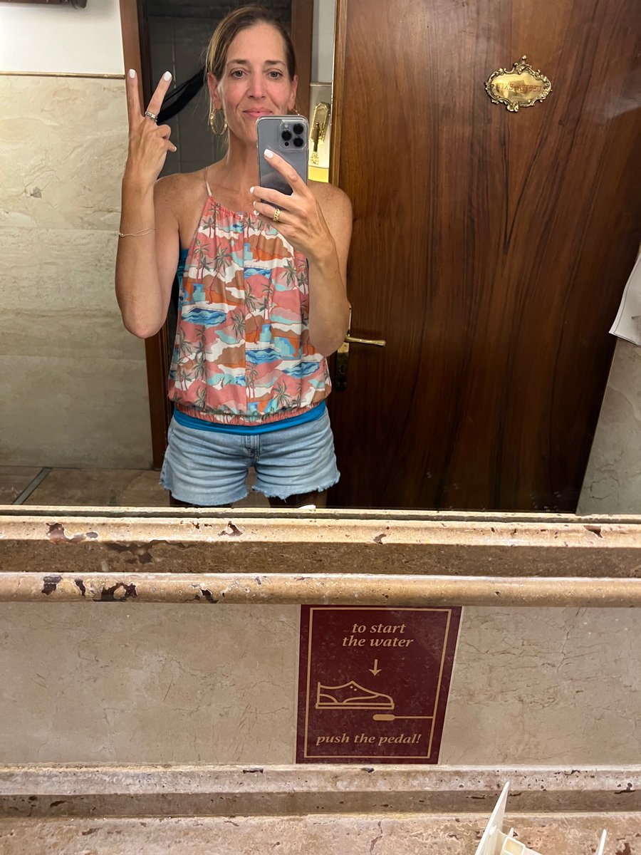 Tracey_Marzich's tweet photo. @LoriBongiorno1 you're the one I love the most! #trastevere #lostintrastevere #foundmyself https://t.co/7wnLsGEPvb