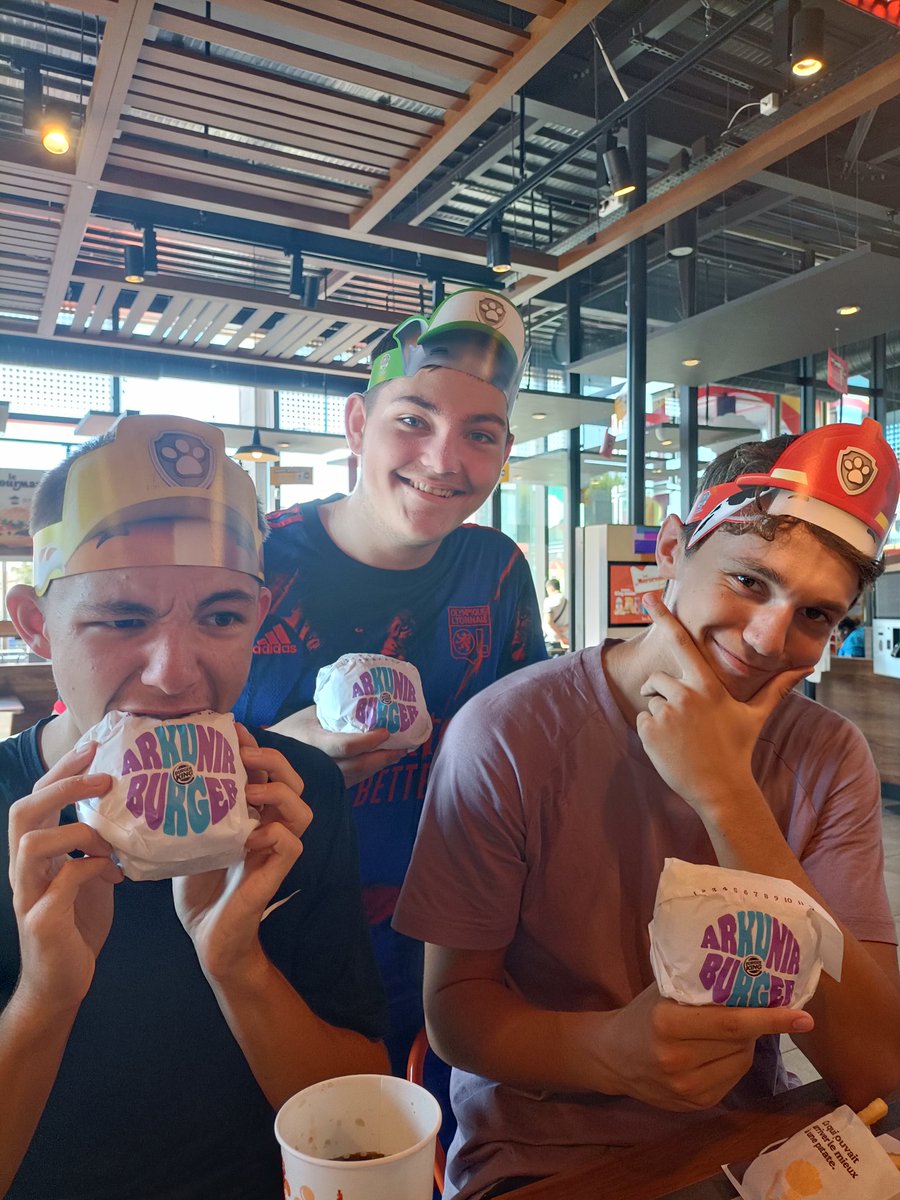 Trop bon le <a href="/Arkunir/">Arkunir</a> burger feat pat patrouille
@Juanitortillaa <a href="/BastianChannet3/">Bastian Channet</a> @LukGame_