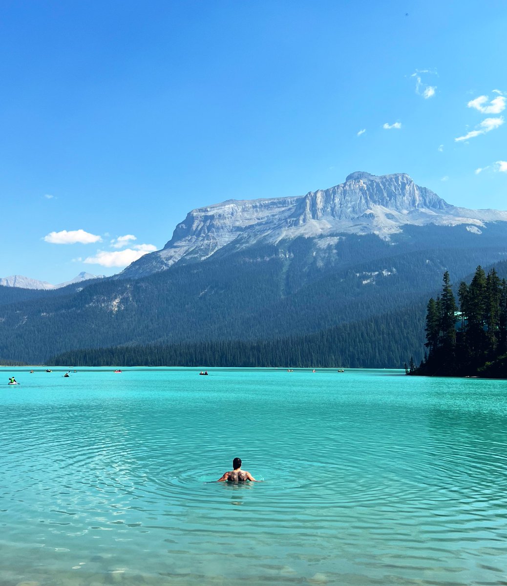 GM 🌞 
Been in the mountains and I’ll say this. Web 3 I didn’t really miss you. #touchgrass #Mountains #nature #alberta #bc  <a href="/flisci/">Francisco Lisci</a> thanks for showing me around brother.