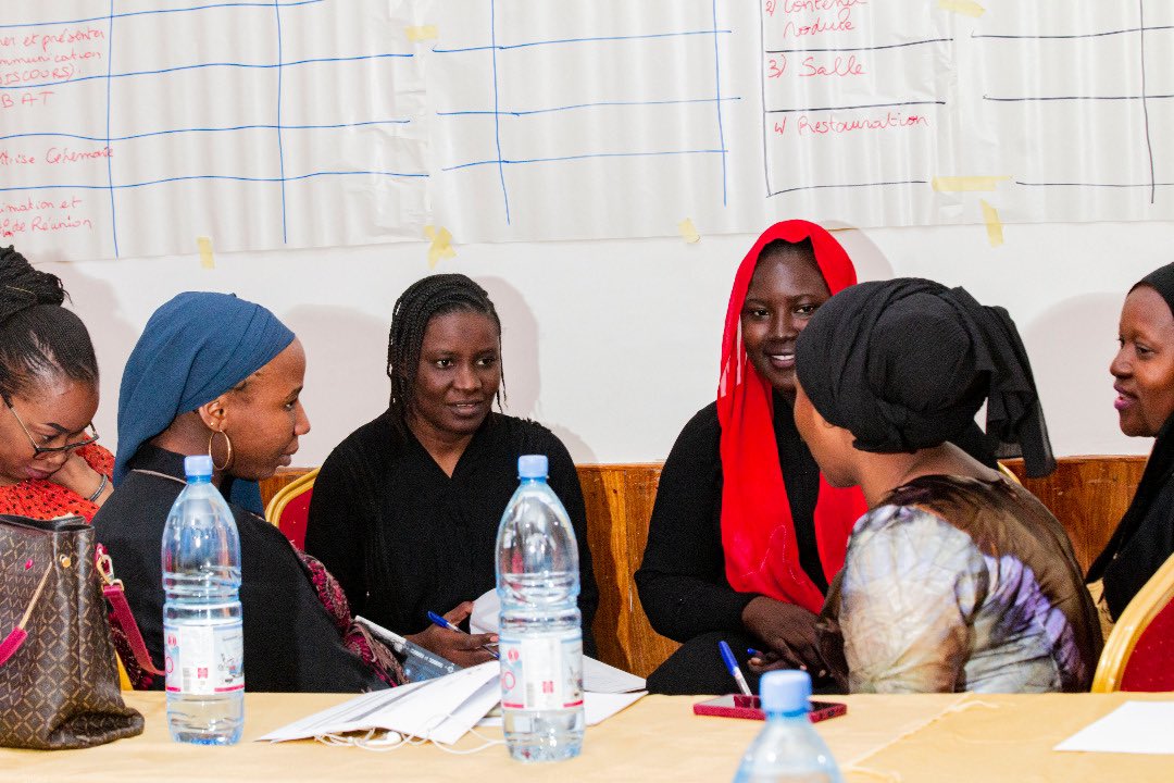 Femmesetpaix223's tweet photo. Le vivier d'expertise féminin en #prévention et gestion des #conflits est un réseau de femmes issues de la société civile du #Mali qui ont choisi de s’engager collectivement pour une gestion #inclusive des conflits et pour restaurer la #paix

#VEFPGC #Sahel #Réconciliation https://t.co/qsyWAY6VwX