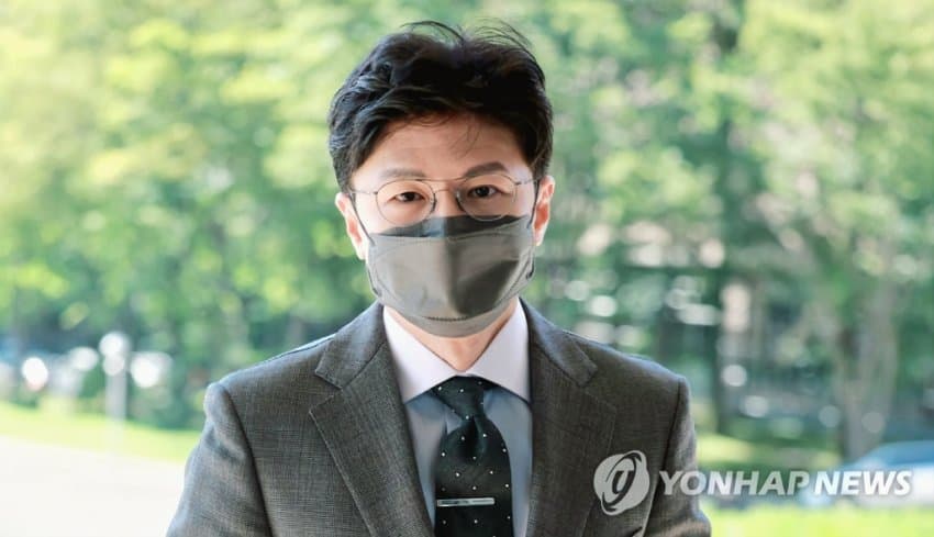 한동훈 출근짤 마지막이 9월2일 이었다는거 실화냐?????

어제 국무회의짤은 뭔가 감질났다고..
아침 법무부 계단 출근짤이 절실해 ㅠㅠ