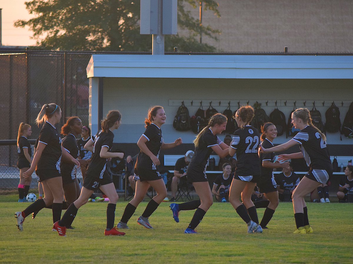 JoeDanBeavers's tweet photo. Great team win last night for @SW_Girls_Soccer ⚫️⚪️⚫️⚪️ https://t.co/OJ8VaVQqwg