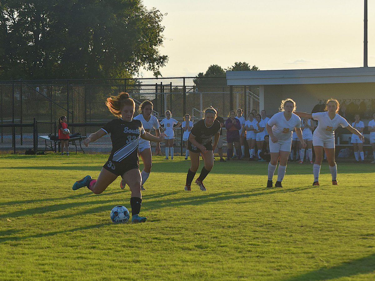 JoeDanBeavers's tweet photo. Great team win last night for @SW_Girls_Soccer ⚫️⚪️⚫️⚪️ https://t.co/OJ8VaVQqwg