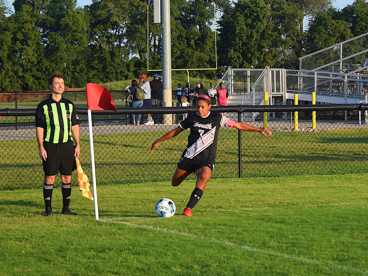 JoeDanBeavers's tweet photo. Great team win last night for @SW_Girls_Soccer ⚫️⚪️⚫️⚪️ https://t.co/OJ8VaVQqwg