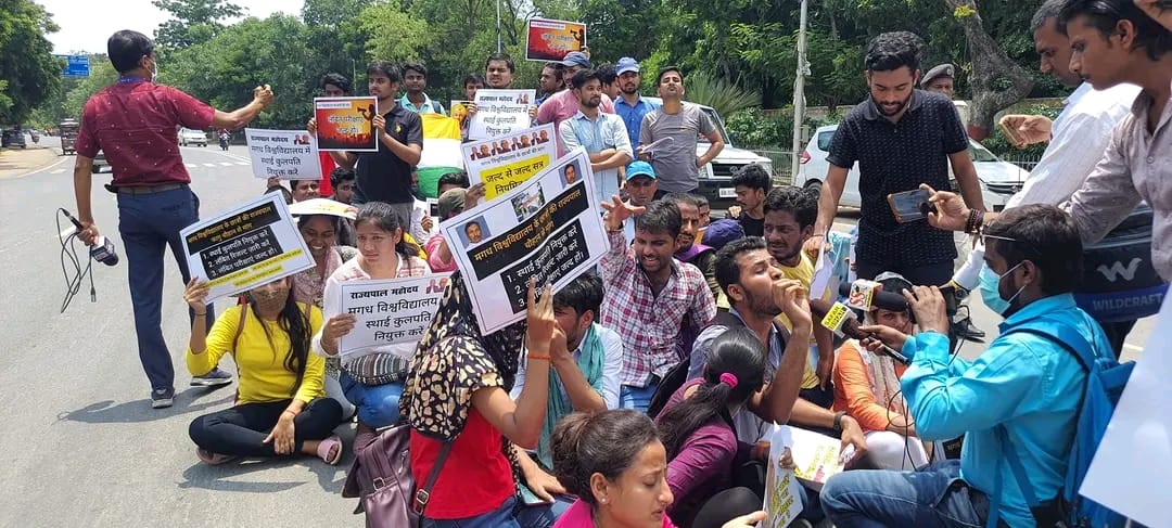 akashkshyp's tweet photo. Session Late , No Exam , No Results ❌
#Justice_For_MagadhUniversity 
Exam Lo , Result Do
@yadavtejashwi @NitishKumar @Bihar_se_hai @narendramodi @TejYadav14 @ravishndtv @ZeeBiharNews @aajtak @bihar_police @News18Bihar https://t.co/IAjvY01AXO