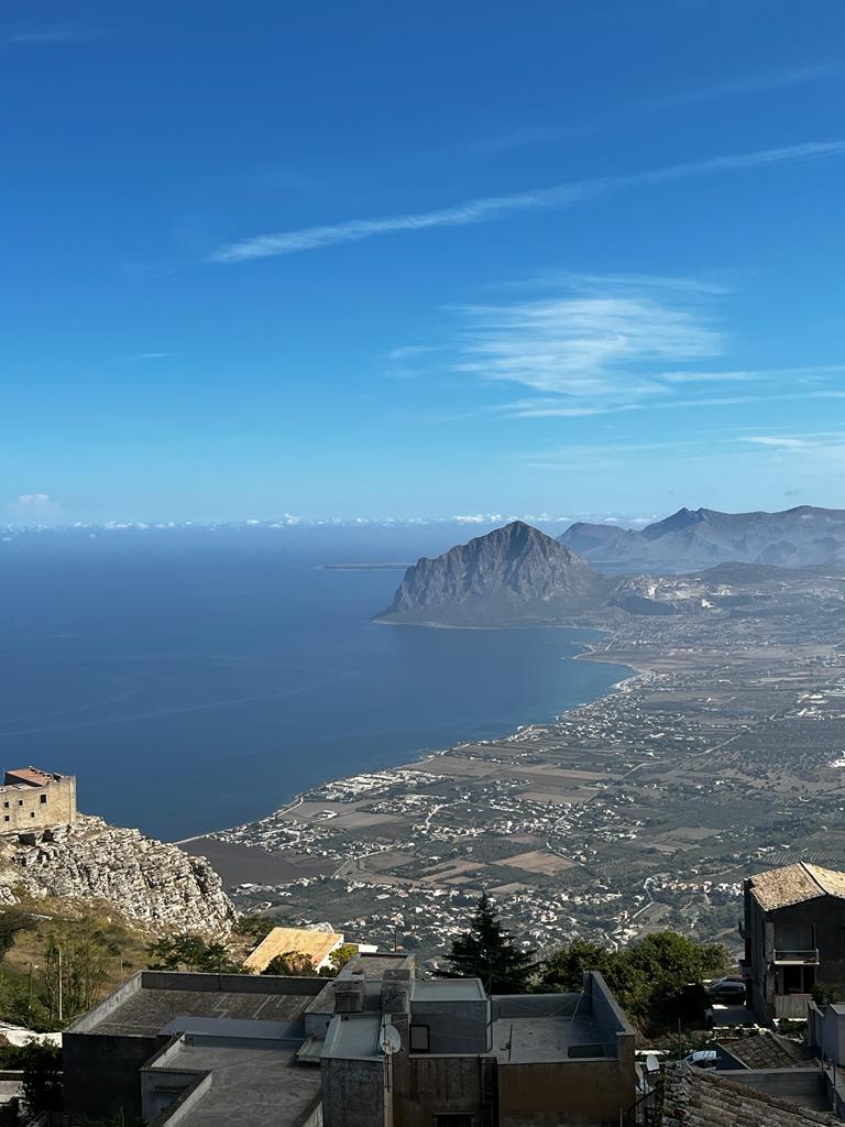 DavAlbertini's tweet photo. Such a great time at the Comparative Neurobiology of Higher Cognitive Functions conference in Erice! With @BoniniLuca79, @cristinar06, Federica Cimmelli and many others! https://t.co/RtZt3kF3qx
