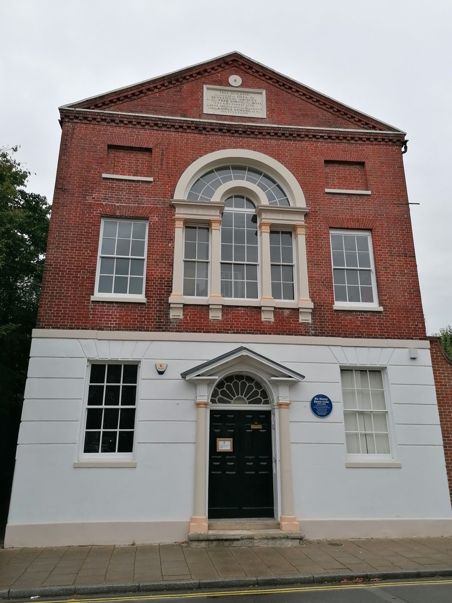 NovandaPro's tweet image. Just learnt that @GroundlingsUK is a Certified Haunted Location. How thrilling! 👻 #BonnyAndRead #tourbegins #womenpirates