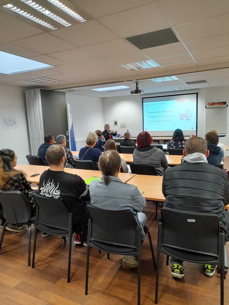 #TousMobilises au pôle emploi de Somain ce jour pour le recrutement #Sundis. 16 candidats présents et des contrats à venir. 
#Recrutement #Emploi 
<a href="/VerletLaetitia/">Laetitia VERLET</a>