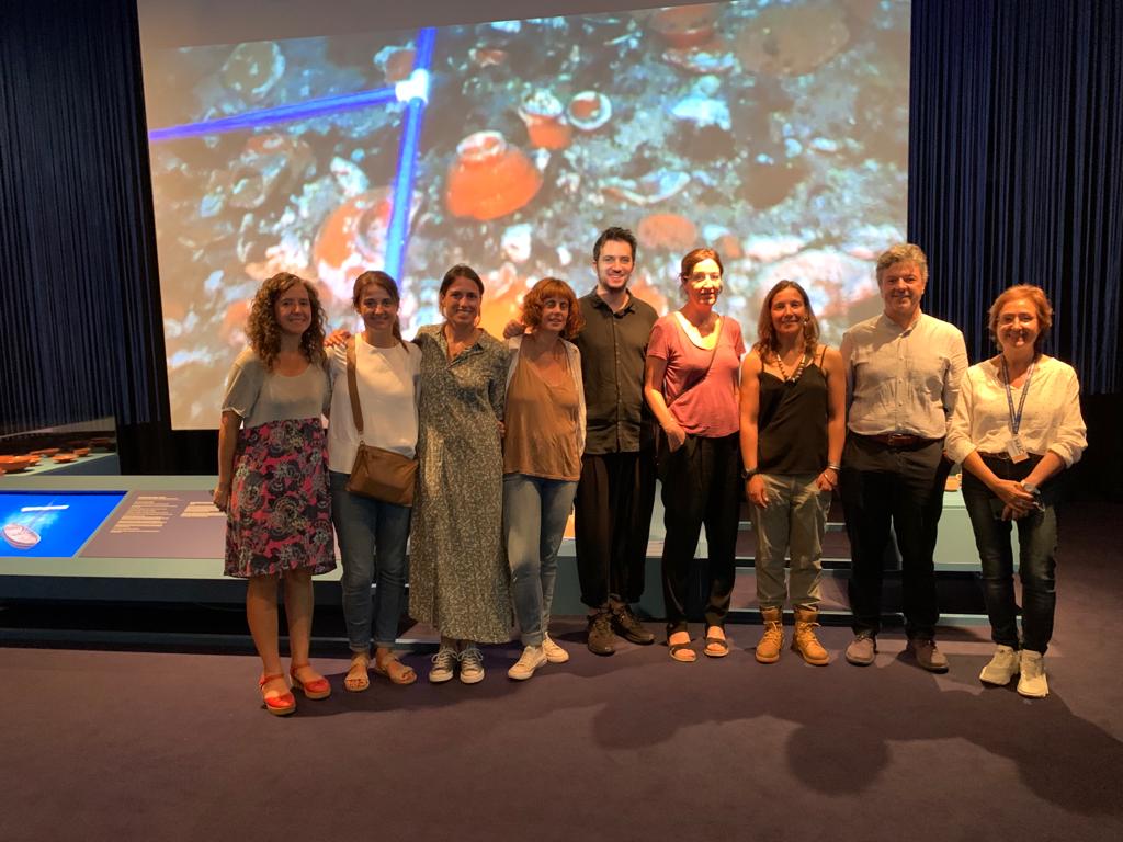 Museu d'Arqueologia de Catalunya (@macarqueologia) on Twitter photo Avui han visitat l’#ExpoNaufragis l’Elena Salgado i companys d’exposicions de la Fundació ‘La Caixa’ <a href="/FundlaCaixaCAT/">Fundació ”la Caixa”</a>.
Una visita guiada especial de la mà de Rut Geli, comissària de l'exposició i Carme Rovira, responsable d’exposicions del #MACarqueologia. Avui han visitat l’#ExpoNaufragis l’Elena Salgado i companys d’exposicions de la Fundació ‘La Caixa’ <a href="/FundlaCaixaCAT/">Fundació ”la Caixa”</a>.
Una visita guiada especial de la mà de Rut Geli, comissària de l'exposició i Carme Rovira, responsable d’exposicions del #MACarqueologia.