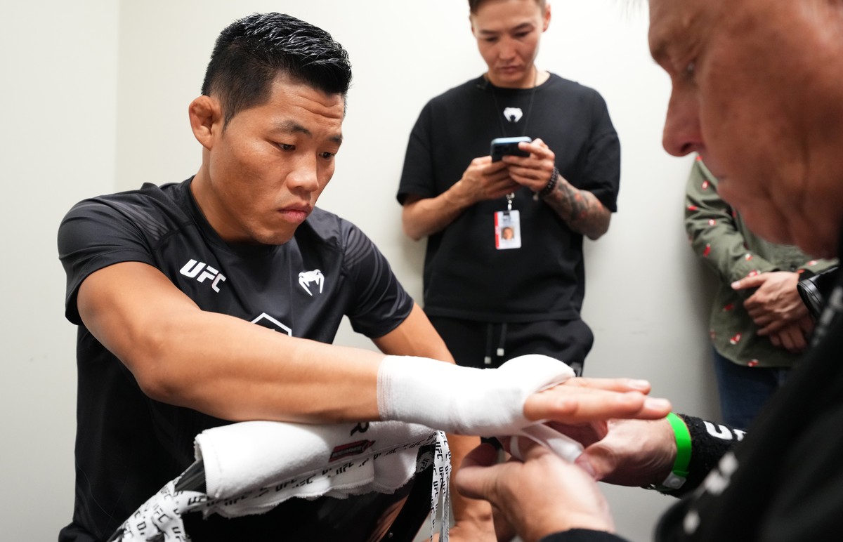 Li Jingliang comenta confusão no UFC 279 e diz que foi prejudicado dlvr.it/SYJnbr