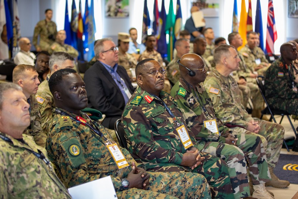7thATC's tweet photo. Members of the @SETAF_Africa and #7thATC - hosted African Land Forces Colloquium (ALFC) visit #Grafenwoehr, #Germany, Sept.13  
📸Spc. Adrian Greenwood 
#TrainToWin #StrongerTogether 
@USArmy @USArmyEURAF @USAfricaCommand https://t.co/YdX8J4Qk7P