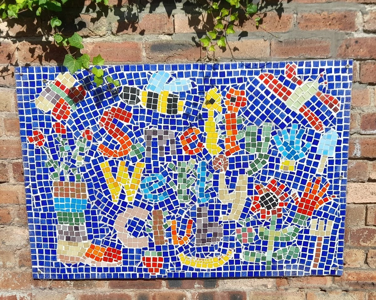 Absolute pleasure to be part of the Community Fridge launch and memorial planting at <a href="/shettlestongrow/">shettlestongrowing</a>  with <a href="/may_member/">Sharon May Member Pioneer</a> @IVsneg <a href="/ruthhall1/">Ruth Hall</a> <a href="/Karen48469449/">Karen O'Neill</a> <a href="/Jennifer538986/">Jennifer Ferguson</a> <a href="/Michael_McC89/">Michael McCready 🏴󠁧󠁢󠁳󠁣󠁴󠁿🇺🇦</a> <a href="/__Stephenk__/">Stephenk</a> <a href="/_AnthonyCarroll/">Cllr Anthony Carroll on 🦋</a> <a href="/hubbubUK/">Hubbub</a> <a href="/coopuk/">Co-op</a>