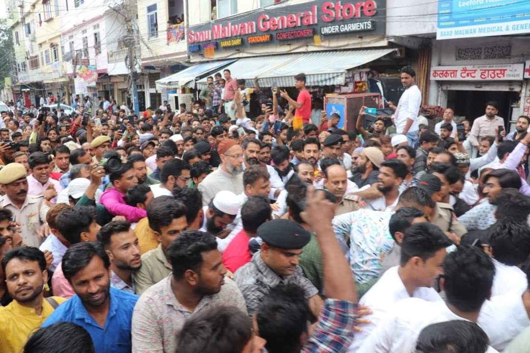 इस बेपनाह मुहब्बत और समर्थन के लिए जयपुर के जालूपुरा और भट्टा बस्ती, शास्त्री नगर की जनता का तहे दिल से शुक्रिया।

#OwaisiInRajasthan 
<a href="/tahsin_faizi/">TAHSIN FAIZI</a> <a href="/asadowaisi/">Asaduddin Owaisi</a>