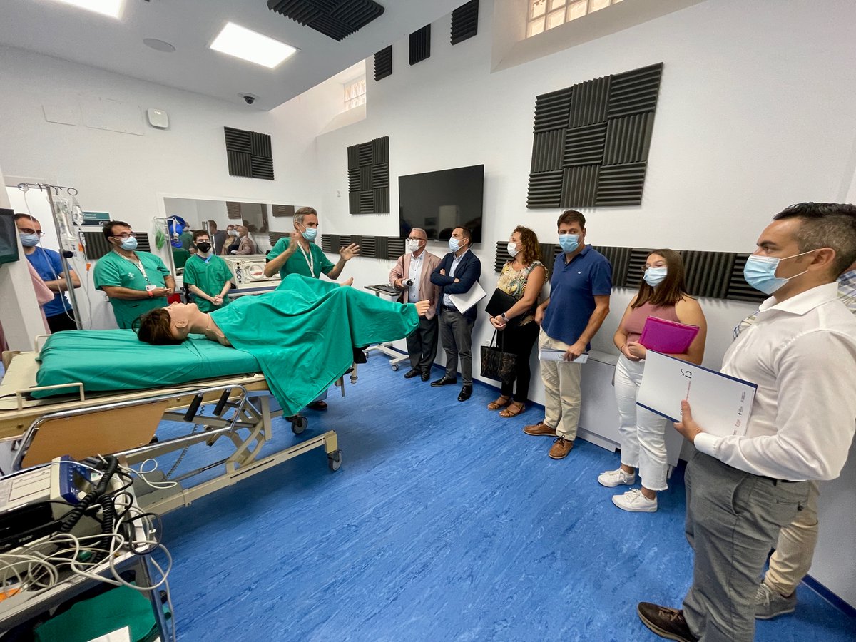 isabial_iis's tweet photo. @isabial_iis y representantes @CEV_CV celebran un encuentro para crear sinergias, en el que la patronal conoce más a fondo el Hospital Dr. Balmis @GVAsalualicante e @isabial_iis y visita sus instalaciones: @MicrobiologiaH, Análisis Clínicos, @SimIAlicante, @Biobanco_HGUA, etc. https://t.co/OedUvUSIIZ