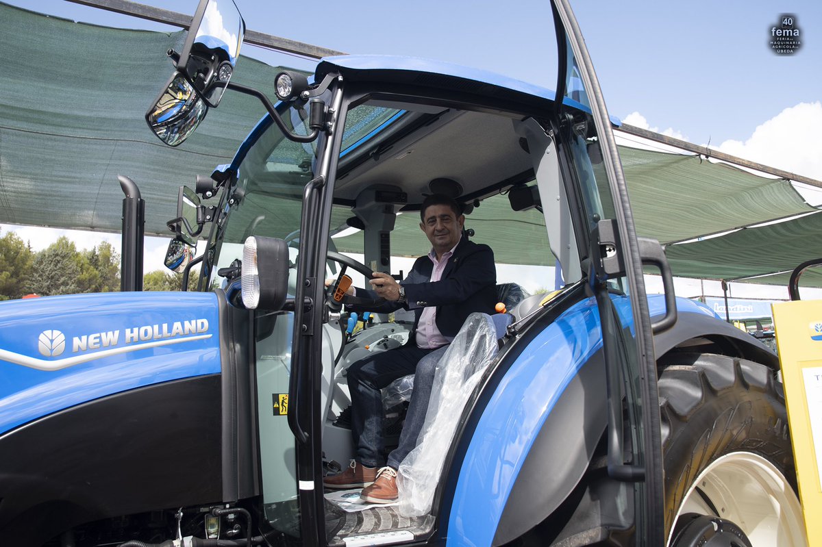 Alojam_Delgado's tweet photo. #RT @Turismodeubeda: RT @FemaUbeda: 🚜 FEMA 2022 🚜 | Momentos de la inauguración y la visita de las autoridades a os participantes en la 40 edición de la #FEMA22.
@AgriculturAnd @dipujaen @aytoubeda https://t.co/Wah8w15EM9