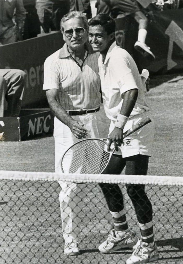 kannandelhi's tweet image. Gone. Naresh Kumar. The man who shaped Leander Paes the hero in Davis Cup.
The captain who mentored a dream team, which had Ramesh Krishnan.
Gutted.
RIP.
#nareshkumar #Tennis