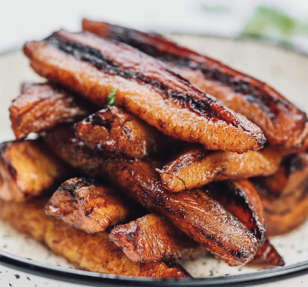 FoodNetwork_UK's tweet photo. Sweet Fried Plantain π€€
πΈ: jam.delish via Instagram
.
.
.
.
.
.
.
.
.
.
#FoodNetworkUK #SatisfyingVideos #FoodNetworkFinds #BehindTheScenes #BHM https://t.co/j0Upo2mHNn