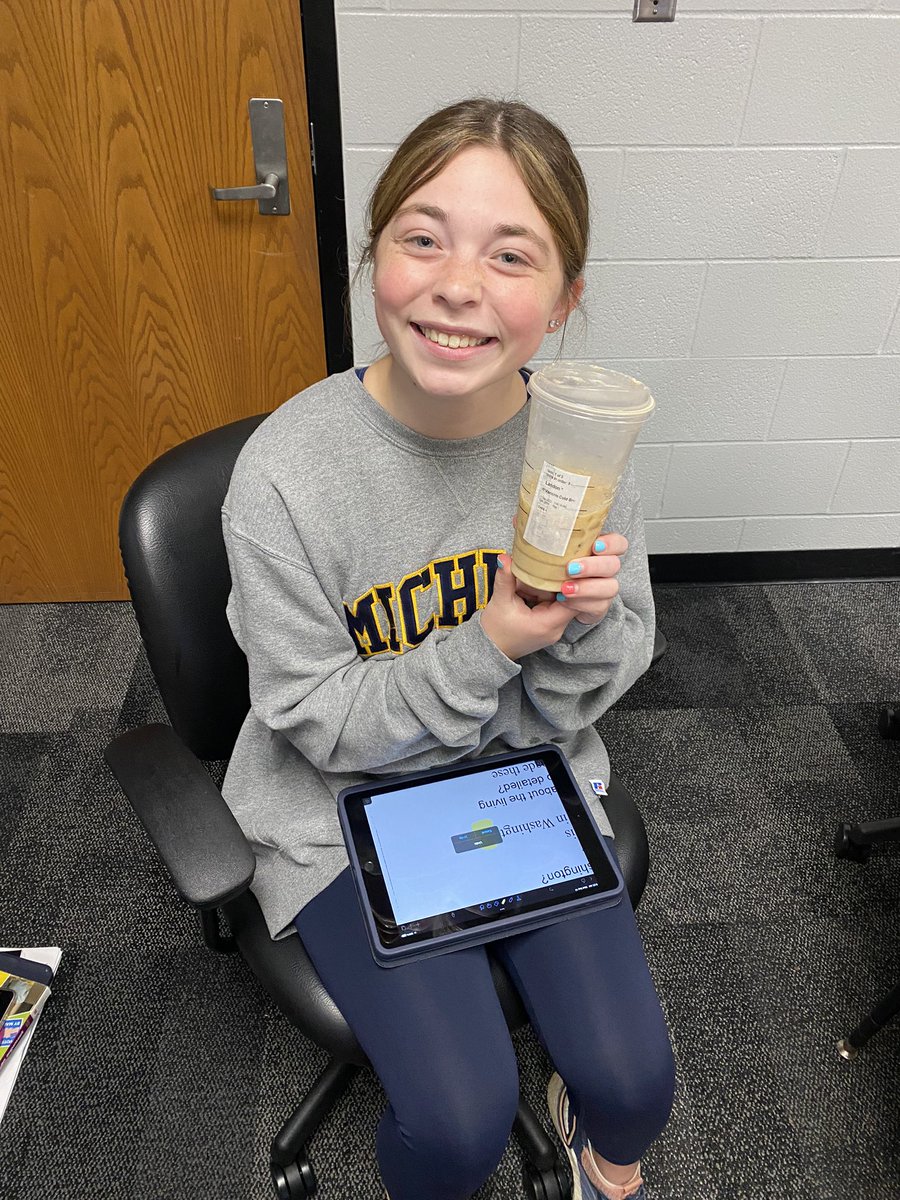 Happy birthday to these two QUEENS!! Bagels and Starbucks to celebrate. Bri and Carly we hope you have the best day!!🖤💛