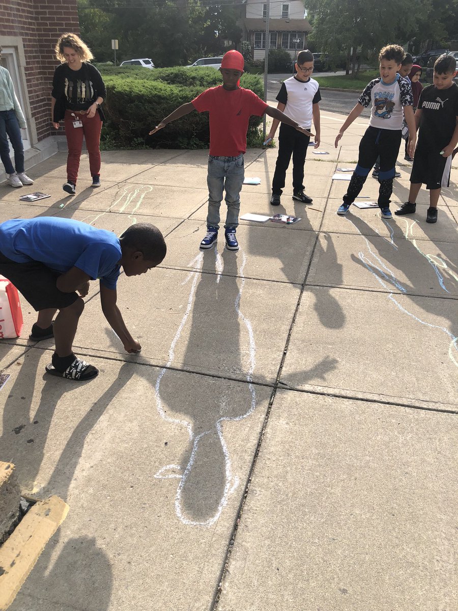 mrs_dalessandro's tweet photo. 5th grade drawing their shadows early in the morning for their Earth and sun unit! @PorterElemSCSD @SyracuseSchools https://t.co/HSjgeOu8Ce