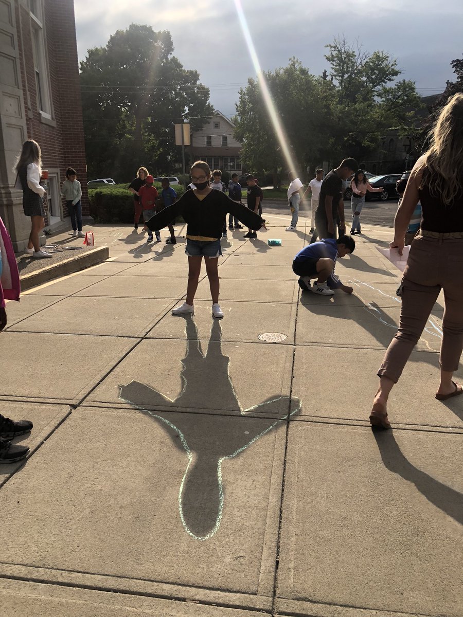mrs_dalessandro's tweet photo. 5th grade drawing their shadows early in the morning for their Earth and sun unit! @PorterElemSCSD @SyracuseSchools https://t.co/HSjgeOu8Ce