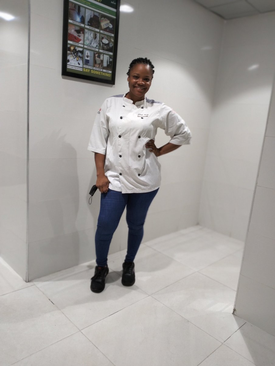 MaryOnuoha14's tweet photo. Starting my career outside my home country will make me happier😁😁.. #internchef
#chefsabroad https://t.co/SaQohOUttS