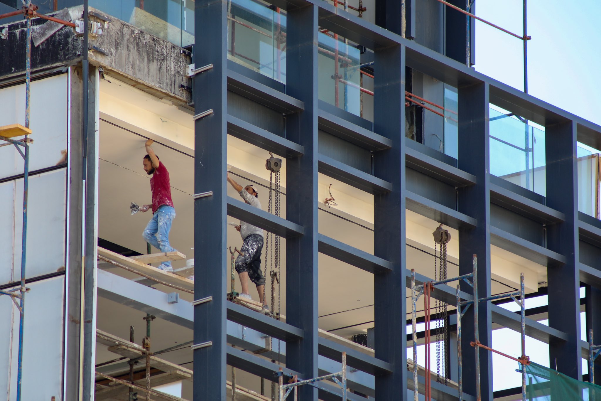 Courtney Bonneau 🇵🇸 on Twitter "No safety equipment? No problem. https