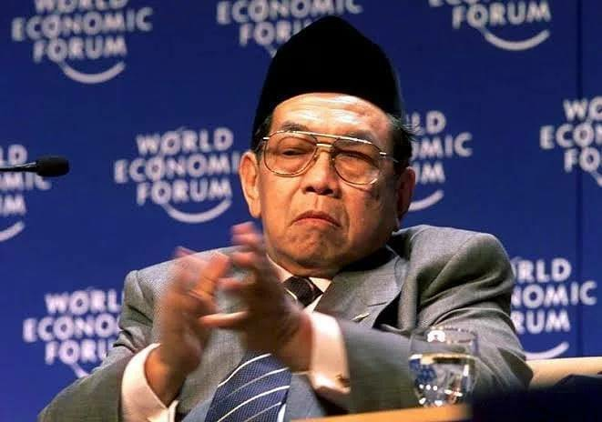 HIDJKSL's tweet photo. [utas]

Waliyullah GUS DUR: DOA YANG DIKABULKAN

Aku menemukan tulisan wawancara Gus Dur, tentang doa yang dikabulkan menurut beliau.

Apa kuncinya agar usaha dan doa kita terkabul Gus?, tanya seseorang.

⤵️⤵️ https://t.co/Z4gOq38eOR