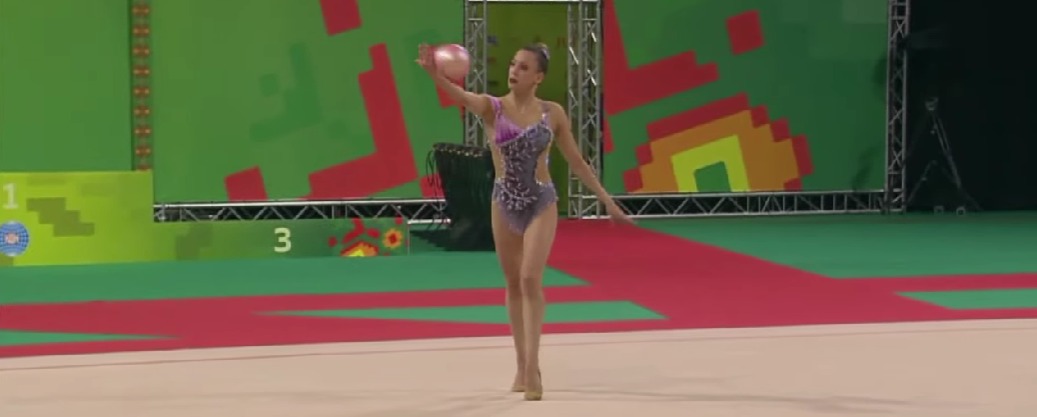 aadeporte's tweet photo. #GimnasiaRítmica Sol Martínez Fainberg ya hizo su debut en el Mundial: en su primera rutina, correspondiente al aparato de pelota, logró un puntaje de 25.650

-Puntaje D: 11.200
-Puntaje A: 7.500
-Puntaje E: 6.950 https://t.co/5rRCOYtacb