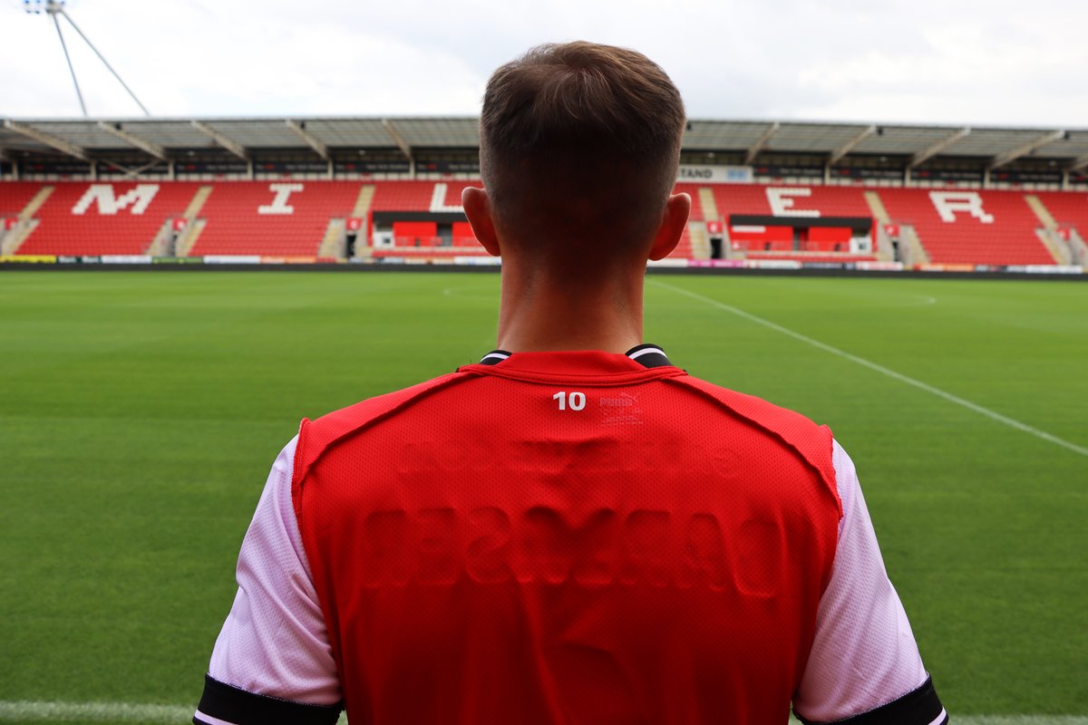 RUFC_CT's tweet photo. #GoInsideOut | World Suicide Prevention Day💚❤️

We are proud to support the @IFUCARESHARE Campaign this month as @OfficialRUFC players wore their home kit inside out last week to spread the word about #WorldSuicidePreventionDay2022.

https://t.co/NTPJxEIzg2
#RUFC #AskMeWhy @PFA https://t.co/FZM967QhqY