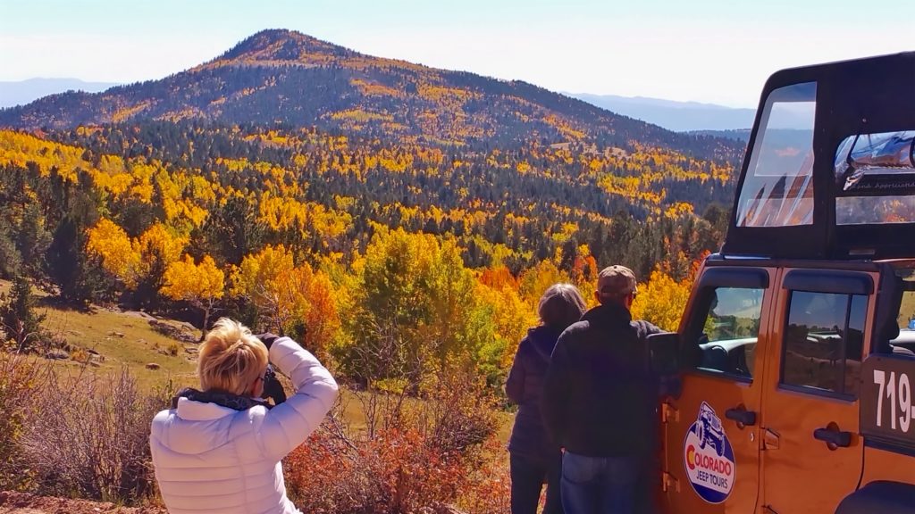 ColoJeepTours's tweet photo. ATTENTION LEAF PEEPERS!!
It's about that time!!
See the beautiful colors of Fall in Colorado with on a Jeep Tour!  
You won't regret it!

#ColoradoJeepTours #ColorfulColorado #leafpeeping #RoyalGorgeRegion #GetOutside https://t.co/DDpeiYWjQm