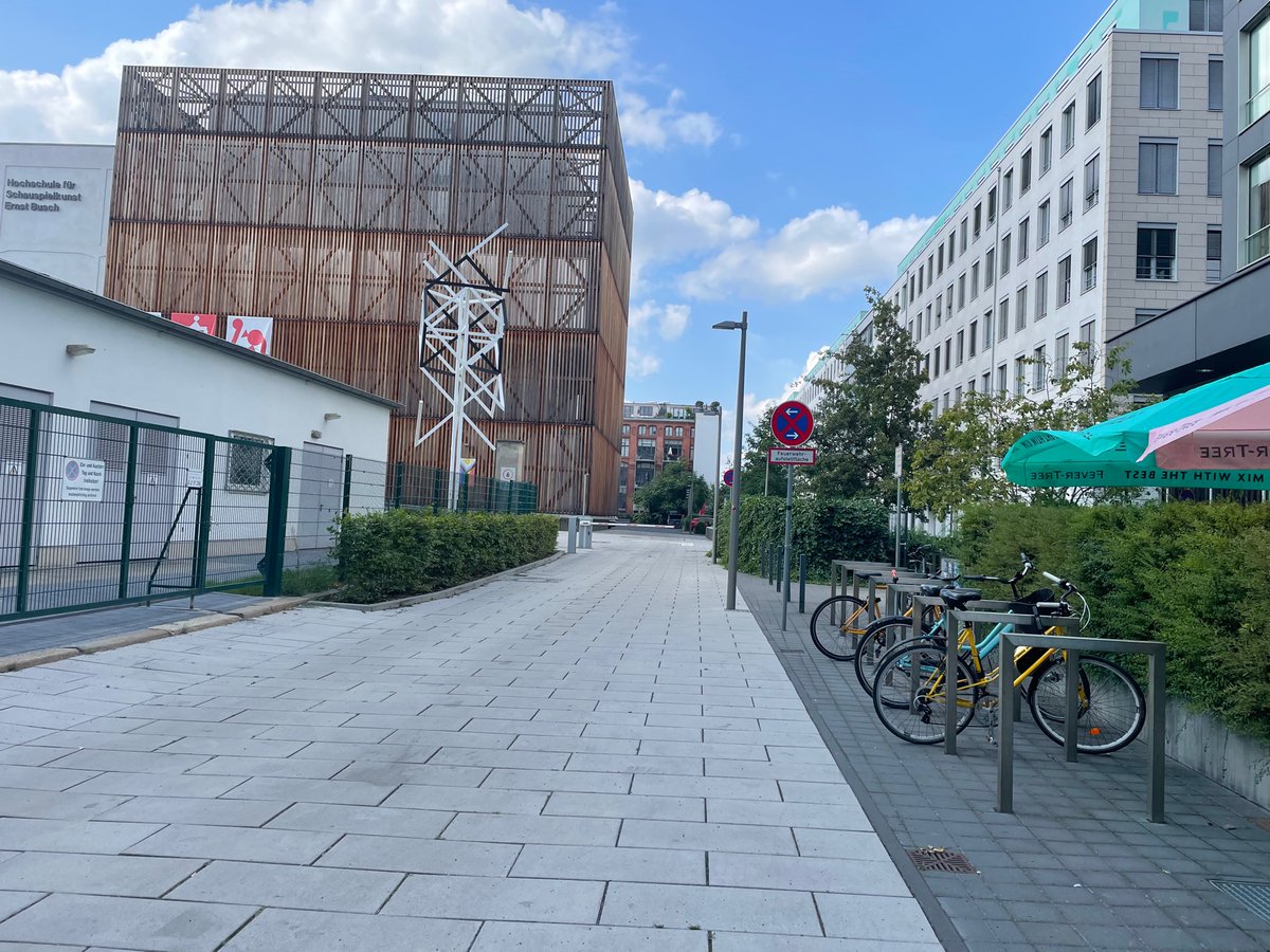 Parking is a Art of a civilized city! Keep clean- green -climate friendly #sustainablecity

#climate #cycling #urbanism #1o5living