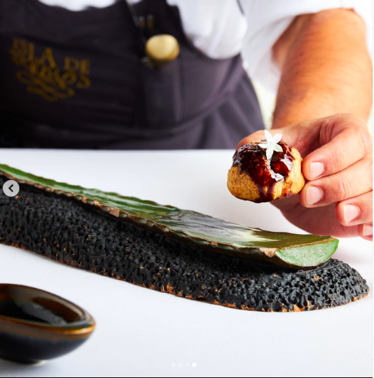 🔜 "Encuentros Atlánticos" en nuestro restaurante Isla de Lobos los próximos 15, 16 y 17 de septiembre 🐟🍠🌽🍌🍴 Tres noches para disfrutar de una velada única a cuatro manos, desde Colombia a Canarias, con dos grandes Chefs Sol Repsol: <a href="/CalzadillaGon/">Gonzalo Calzadilla</a> y <a href="/nel_restrepo/">Pedro Nel Restrepo Osorio</a> #Lanzarote