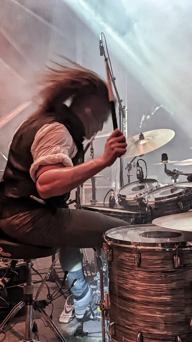 FApocalypse's tweet image. Faster than the shutter ⚡

#summerbreeze #summerbreezeopenair #metaldrummer #symphonicmetal #deathmetal #blastbeat #headbang