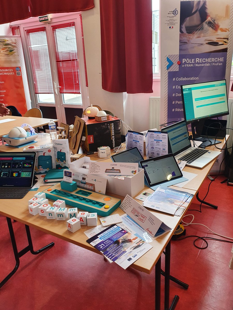 SylvieVitel's tweet image. Découverte de dispositifs sans écran, IHM au service de l&apos;autorégulation individuelle et collaborative, applications pour l&apos;enseignement du français et mathématiques en primaire @dane_nancy_metz @Univ_Lorraine