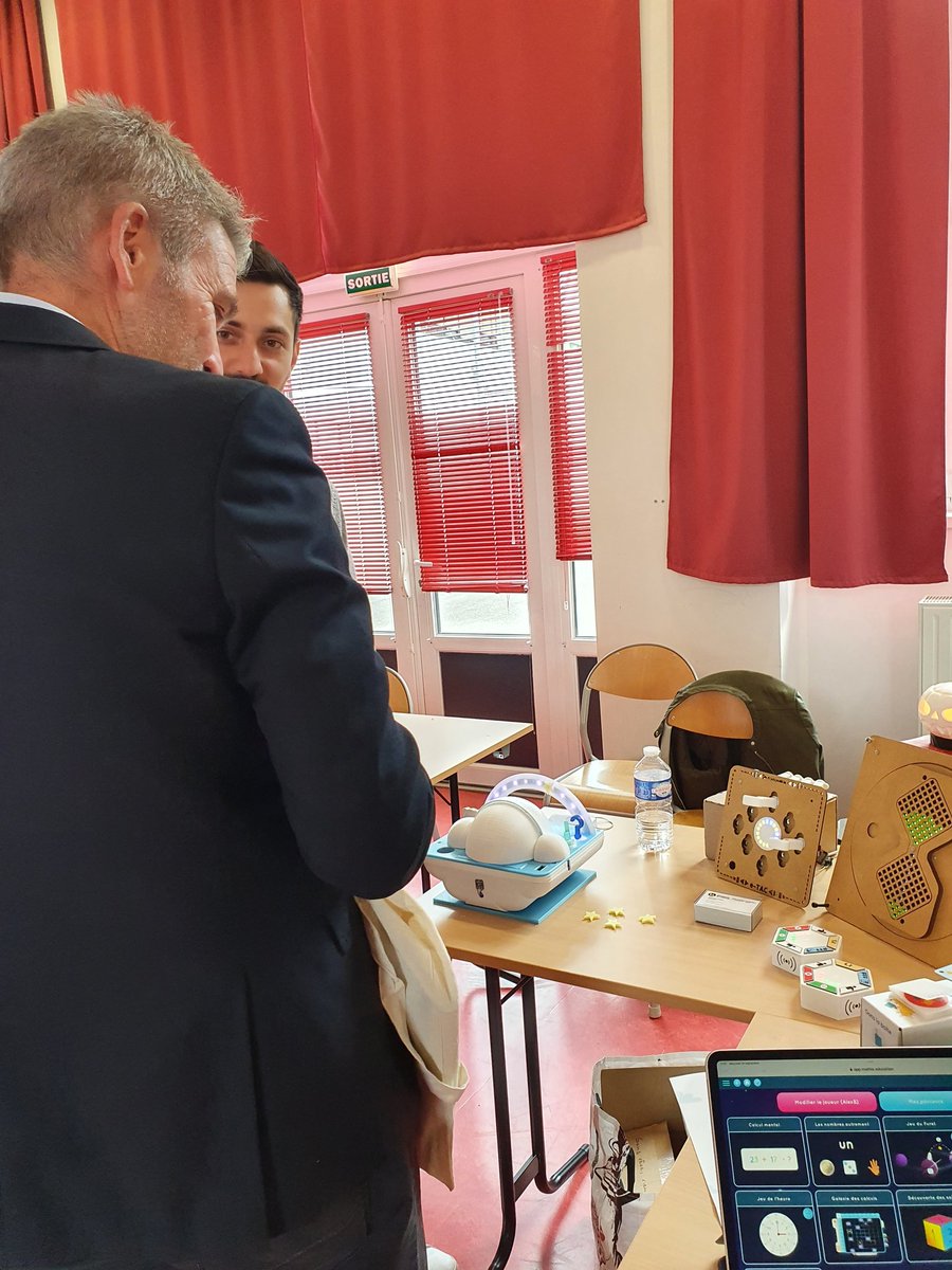 SylvieVitel's tweet image. Découverte de dispositifs sans écran, IHM au service de l&apos;autorégulation individuelle et collaborative, applications pour l&apos;enseignement du français et mathématiques en primaire @dane_nancy_metz @Univ_Lorraine