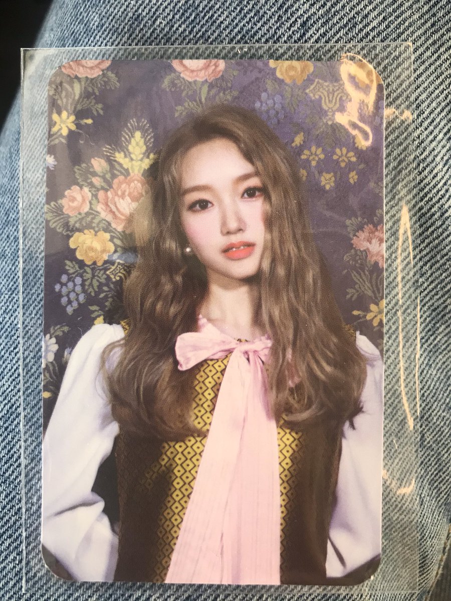 arounddyou's tweet photo. merci encore @JinSoulFrance (je crois?) pour la photocard de Gowon......<3 c’est vraiment trop gentil.....😢 https://t.co/utI00BH7u7