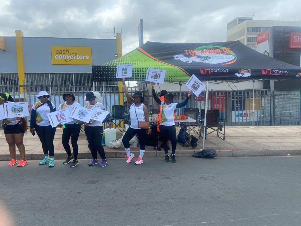 RunnersTop's tweet photo. Our #WCW goes to these amazing Top Runners Ladies!!! They are ready to serve you at the #Albanyheritagedayrace !!! @RunnersTop @nteah @mmanaka1987 @Luv2404 @ldmogale @Nats_Tromp @ErnestBapela @Emfuleni_AC @fatcats_ac @1608_SK @kaybeeMrMan #Togetherwegothedistance 💚🧡🖤 https://t.co/KFIXVvgxBr