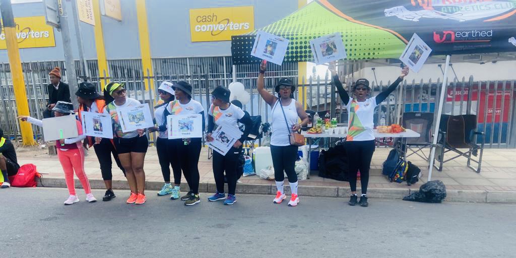 RunnersTop's tweet photo. Our #WCW goes to these amazing Top Runners Ladies!!! They are ready to serve you at the #Albanyheritagedayrace !!! @RunnersTop @nteah @mmanaka1987 @Luv2404 @ldmogale @Nats_Tromp @ErnestBapela @Emfuleni_AC @fatcats_ac @1608_SK @kaybeeMrMan #Togetherwegothedistance 💚🧡🖤 https://t.co/KFIXVvgxBr