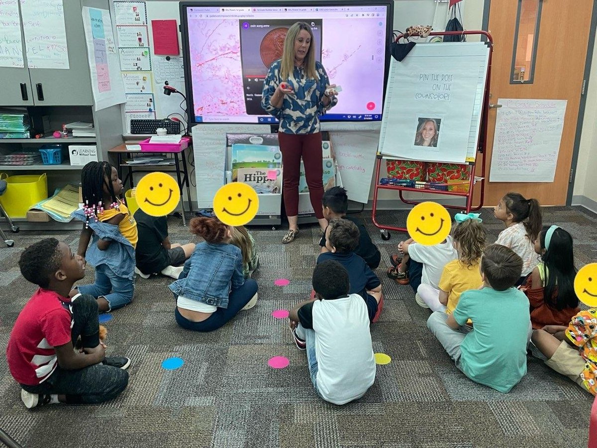 We are having a great time in first grade this week learning how Mrs. Taylor can help with our emotions and feelings.❤️ Mrs. Power's class is showing me how strong they are when they are brave.💙 @mmendellAP @EMSISD @EMSCounseling