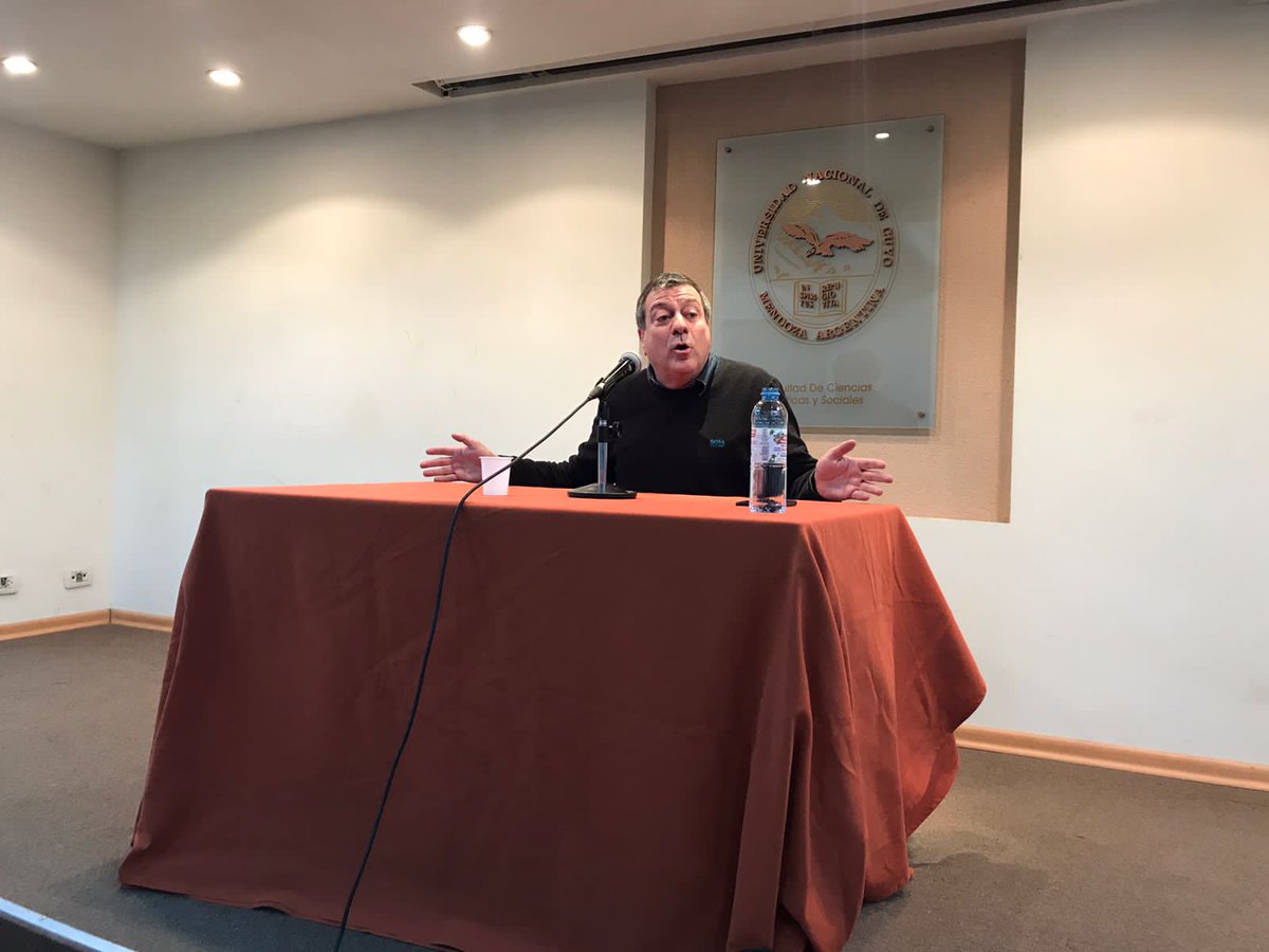 gabmariotto's tweet image. Participé de una jornada de debate en la Facultad de Cs. Políticas de la Universidad Nacional de Cuyo, dónde compartimos la necesidad de volver a los ejes de la Ley de Servicios de Comunicación Audiovisual.

La comunicación es un derecho y el monopolio una forma de censura.