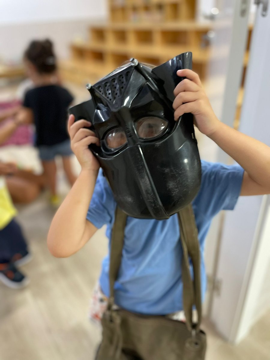 NouPatufet's tweet image. Avui el grup d’I3 estem fent un primer tastet d’#ambients de lliure circulació. Comencem amb l’ambient d’atrezzo i l'ambient de jugar a ser.
#NouPatufet #EscolesCoop