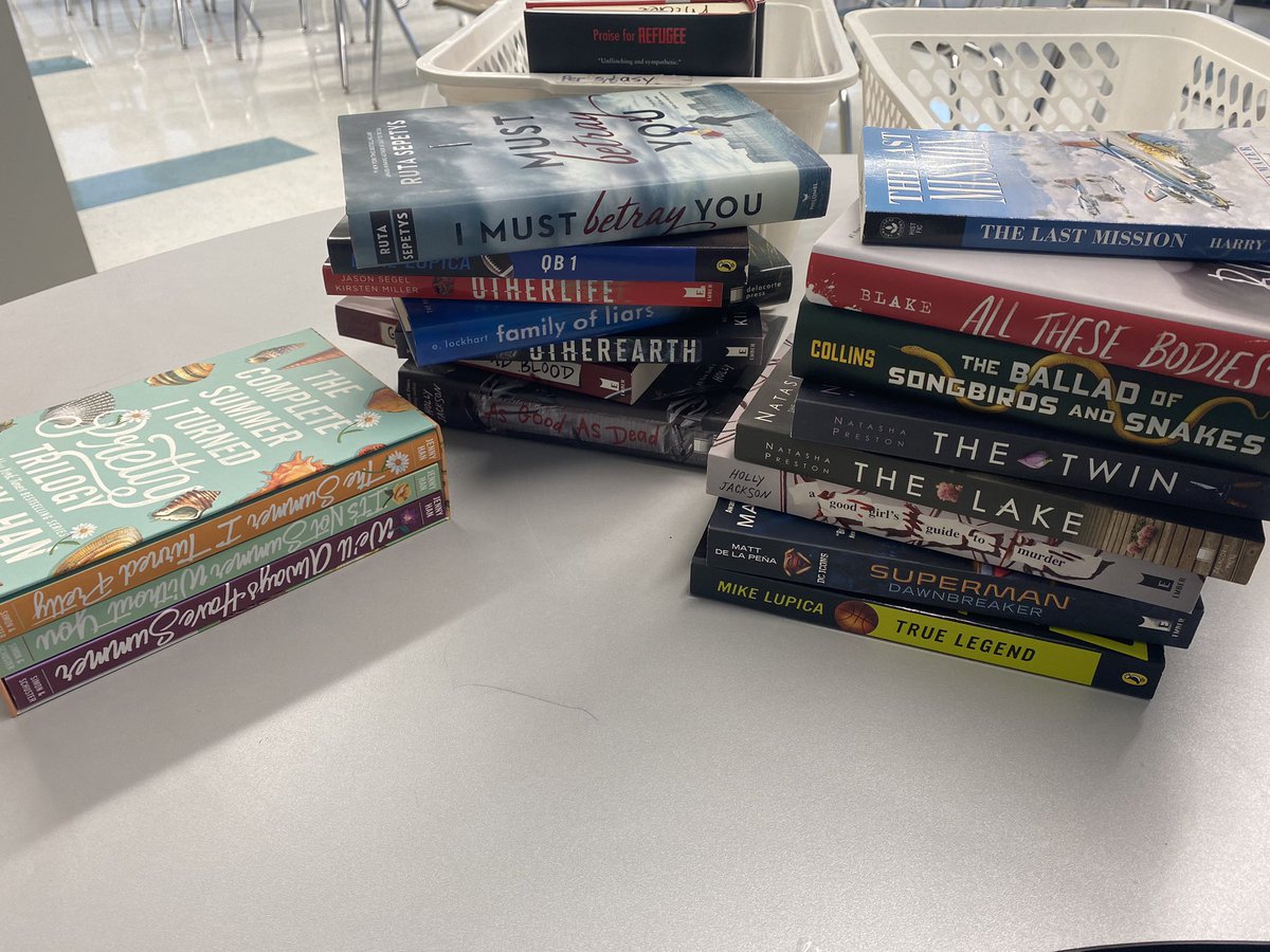 msnigrotms's tweet photo. Love getting brand new books! https://t.co/D1cs3Yg4BU