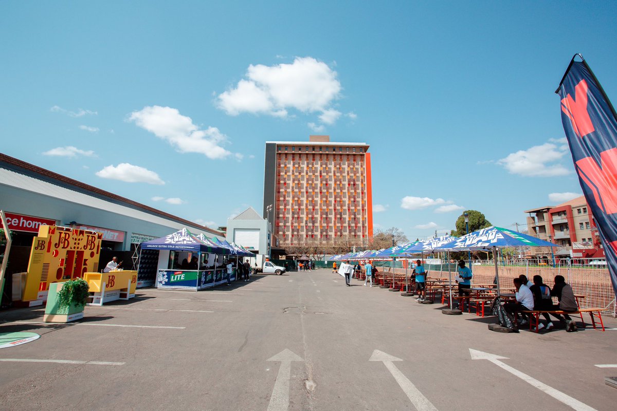 HomeComingEvent's tweet photo. Our beautiful home for the day!
A big shout out to Hatfield Plaza for their support in making #HatfieldSpringDay possible 🏠✨
ph: @PixelKollective https://t.co/v7SlCIU0gI