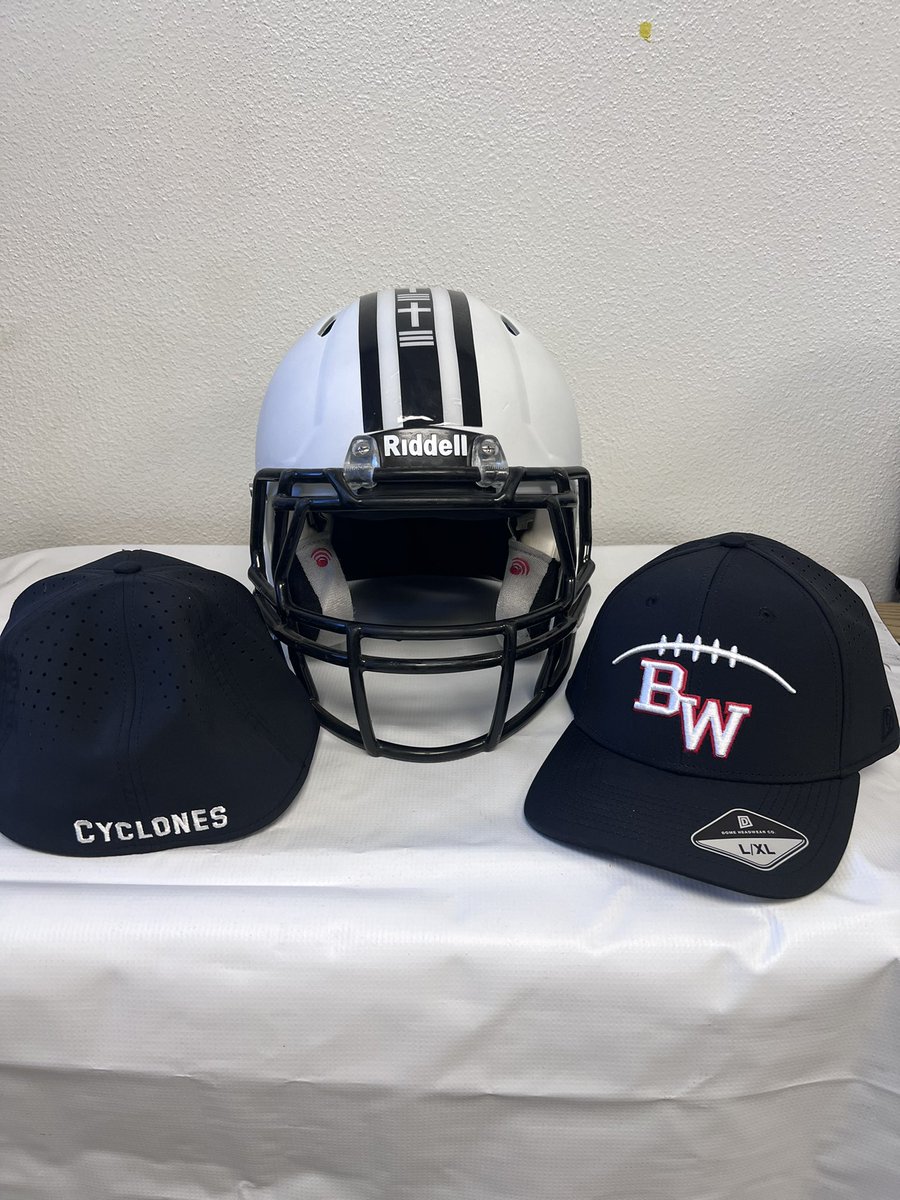 S/O to @RiddellKCRep and @domehats for keeping our players safe and our coaches styling this year on the field and sidelines!