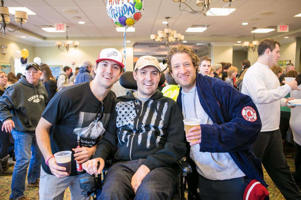 BarstoolBoston's tweet photo. The Peter Frates and Ray Bourque Gala for ALS is coming to Big Night Live at Boston Garden on 9/28. Buy tickets to attend and help #StrikeoutALS @petefrates3 @teamfratetrain @theraybourque. Going to be an awesome event 

https://t.co/yUVRa7sOMs https://t.co/VMa5lDASrz