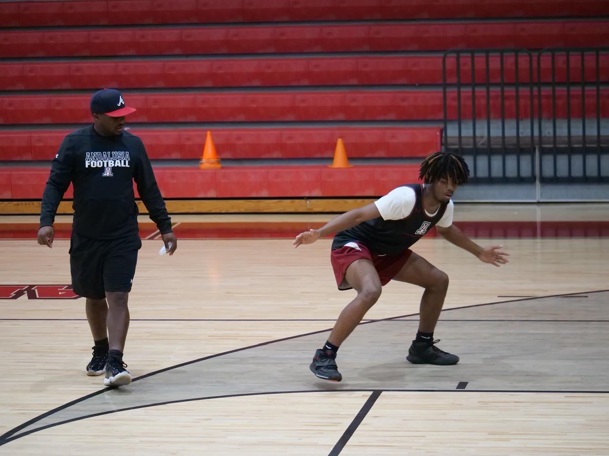 CoachMickles's tweet photo. ✊🏾☝🏾❤️
#KeepShootingB2 #ForeverGang 
😔🖤 https://t.co/J7IF0vHBVc