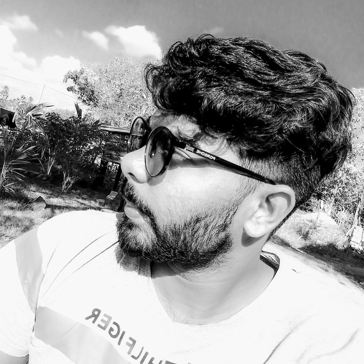 ireshan01's tweet photo. #NewProfilePic https://t.co/kAzmpBFEho